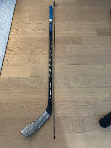 Used True Right Handed Mid Pattern Pro Stock Catalyst 9X Hockey Stick