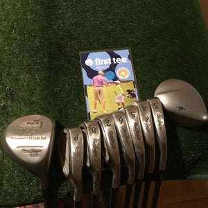 MacGregor VIP Oversize CB95 Full Set (Driver, 3W, 3-PW, No 9) Stiff Graphite