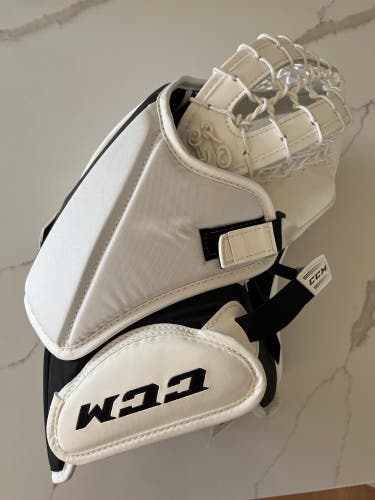 New Intermediate CCM EFLEX 5.9 Goalie Glove