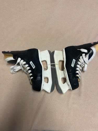 Used Intermediate Bauer Prerformance 72 Hockey Skates Regular Width Size 4