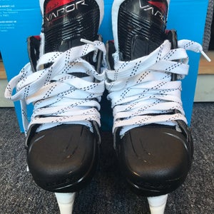 New Intermediate Bauer  Size 4.5 Vapor 3X Hockey Skates