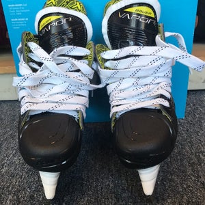 New Junior Bauer Extra Wide Width  Size 3.5 Vapor 3X Hockey Skates