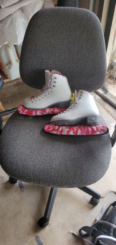 Used Riedell Figure Skates Junior 2 and 4