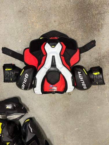 Used Medium Bauer Vapor Hyperlite Shoulder Pads