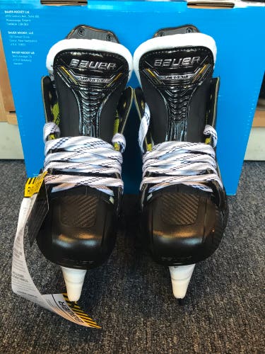 New Intermediate Bauer  Size 4 Supreme M5 Pro Hockey Skates