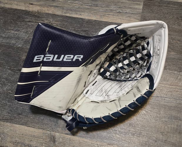 Used Bauer Supreme Ultrasonic Regular White/Navy Catch Glove