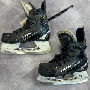 CCM Tacks 9060 Hockey Skates | Youth 13.0 | Regular