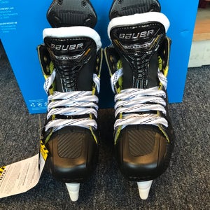 New Junior Bauer Regular Width  Size 2 Supreme M5 Pro Hockey Skates