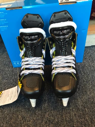 New Junior Bauer Regular Width  Size 2 Supreme M5 Pro Hockey Skates