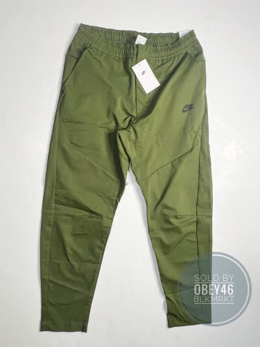 Nike Sportswear Tech Essentials  Commuter Pants Green