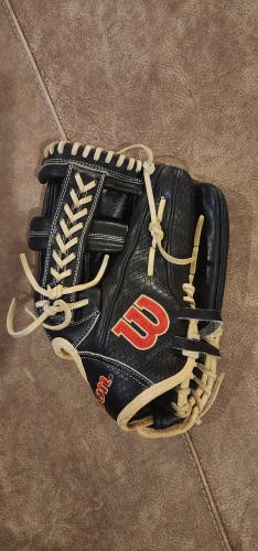 Used Wilson Right Hand Throw Infield A2000 Baseball Glove 12"