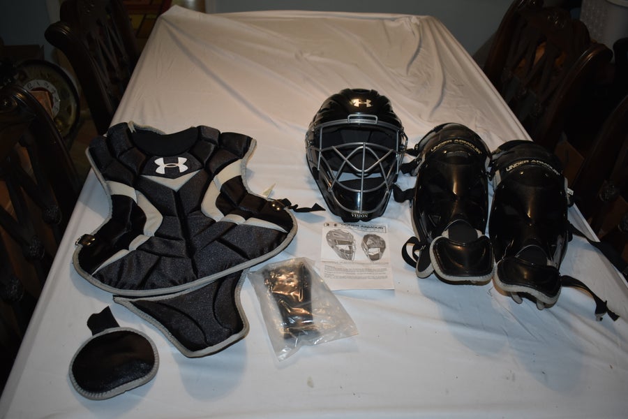 Under Armour Victory Series Catcher's Set, Adult