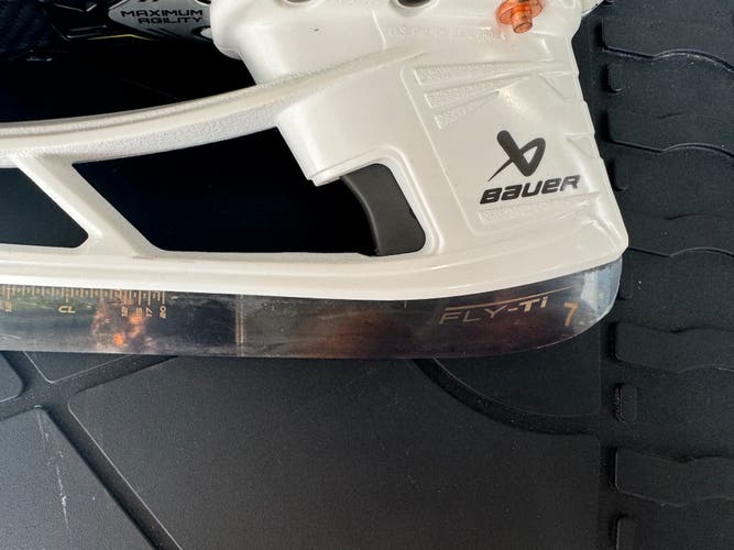 New Bauer Vapor Hyperlite 2 Skates