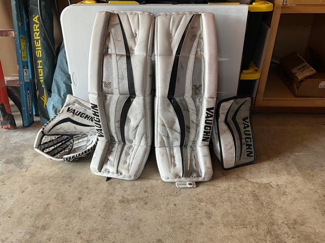 33 + 2” Vaughn Velocity V6 Goalie Full Set - Full Right