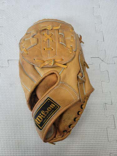 Used Wilson A2270 11" Fielders Gloves