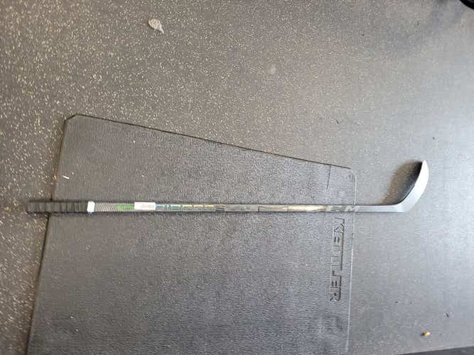 Used Ccm Trigger 6 Pro 50 Flex Pattern P28 Junior One Piece Sticks