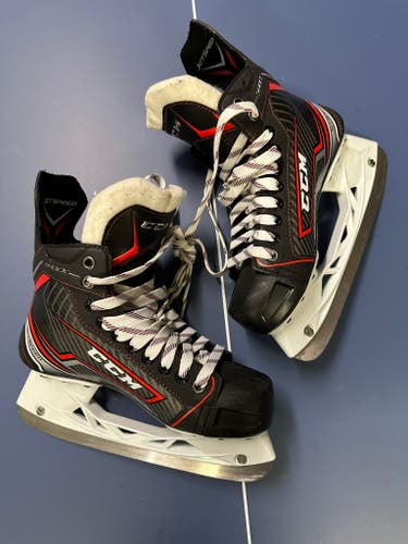 Barely Used Junior CCM JetSpeed Shock Hockey Skates Extra Wide Width Size 5.5