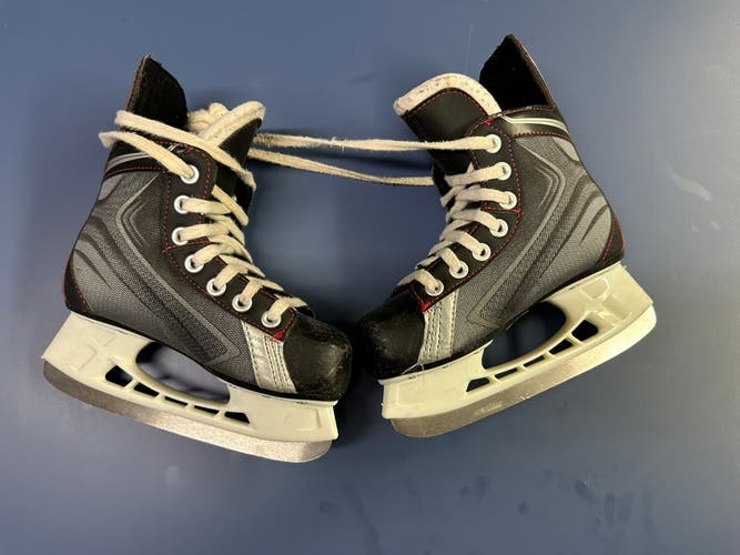 Used Junior Bauer Vapor X30 Hockey Skates Regular Width 12