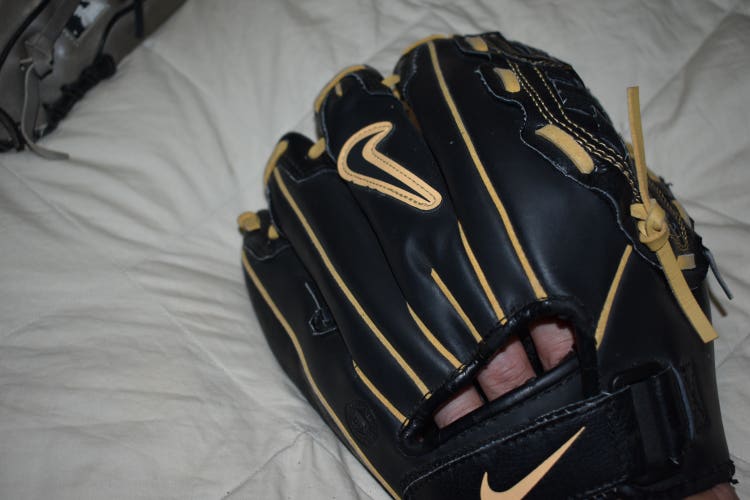 Nike Diamond Elite Prospect Baseball Glove, Right Hand Throw, Black/Brown, 11 Inches