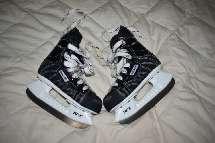 Bauer Supreme Pantera Hockey Skates, Youth 9R - Great Condition!