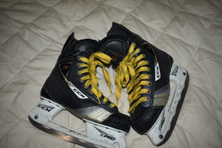 CCM U+ 10 Hockey Skates, Junior Size 2.5