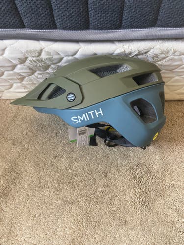 New Medium Smith Engage 2 Bike Helmet