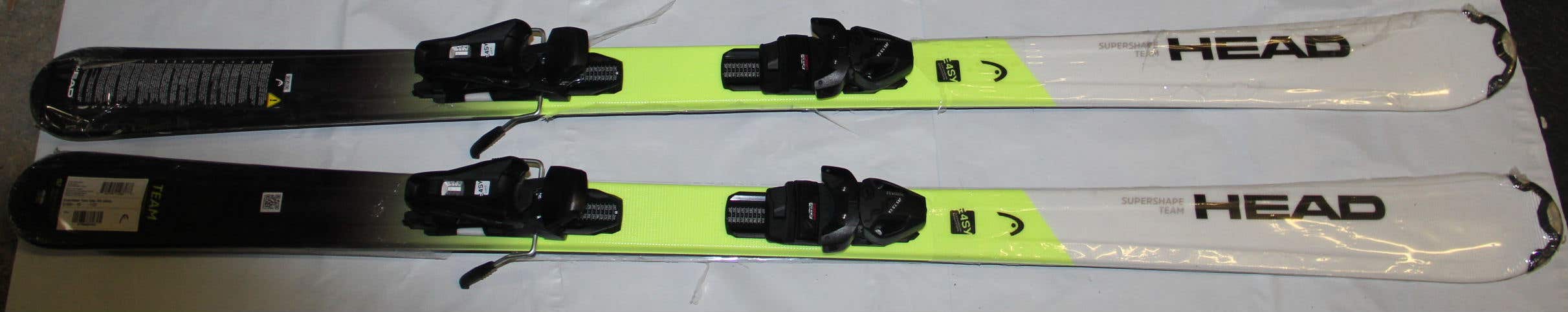 NEW HEAD Supershape Skis 157cm Junior + JRS 7.5 black adjustable Bindings