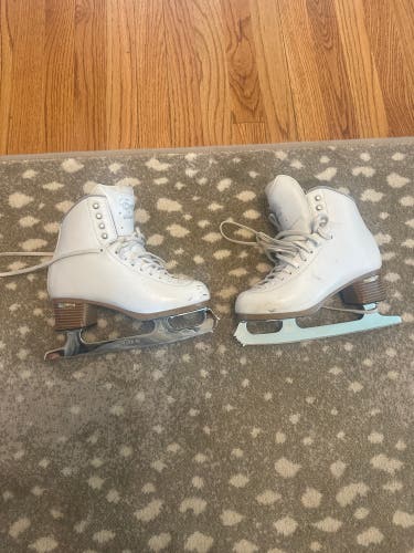 Used Jackson Ultima B Adult 4.5 Freestyle Figure Skates