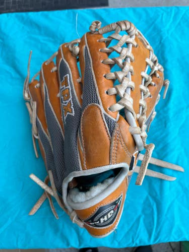 Brown Used Louisville Slugger TPX Right Hand Throw Pitcher's Baseball Glove 12.75"