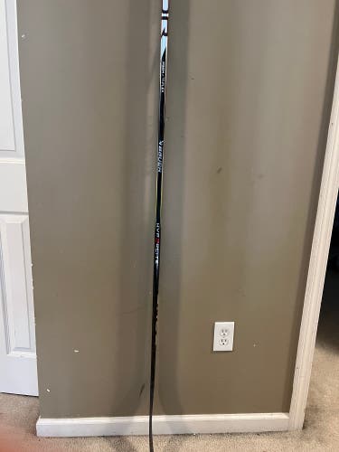 Used Senior Bauer Right Handed P92  Vapor Hyperlite 2 Hockey Stick