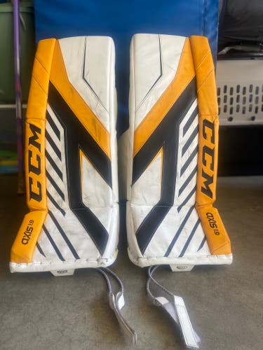 CCM Axis 1.9 30+1 leg pads