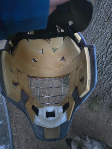 Used Senior SM/MD Eddy Goalie Mask