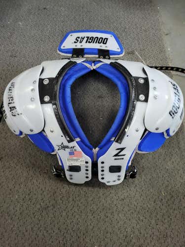 Used Douglas Z-25 Adult Shoulder Pads Md Football Shoulder Pads