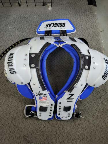 Used Douglas Z-25 Adult Shoulder Pads Md Football Shoulder Pads