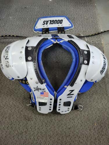 Used Douglas Z-25 Adult Shoulder Pads Md Football Shoulder Pads