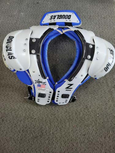 Used Douglas Z-25 Adult Shoulder Pads Md Football Shoulder Pads