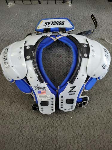 Used Douglas Z-25 Adult Shoulder Pads Md Football Shoulder Pads