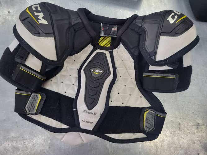 Used Ccm 4052 Sp Md Hockey Shoulder Pads