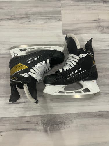 Almost New Bauer Supreme Ultra Sonic Size 9 Regular Width Skates