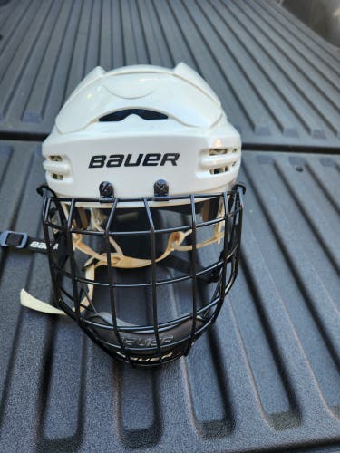 Used Medium Bauer 5100 Helmet