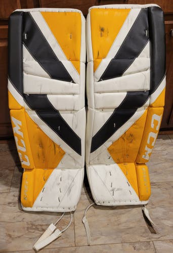 34" CCM Extreme Flex 5.9 Goalie Leg Pads