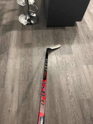 FRANKENSTICK Used Senior True Right Handed P28 Pro Stock Catalyst 9X Hockey Stick