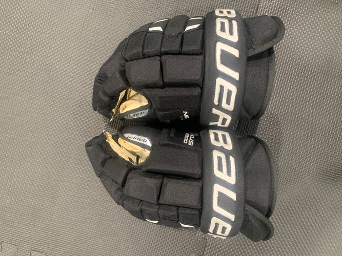 Bauer Nexus 2900 hockey gloves