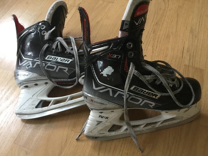 Used Bauer Vapor X3.7 Hockey Skates Regular Width 6