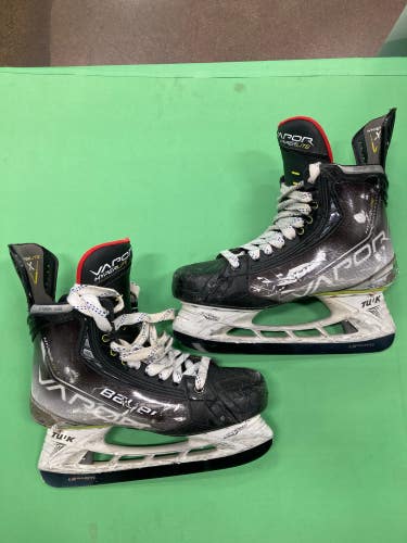 Used Senior Bauer Vapor Hyperlite Hockey Skates 8.5