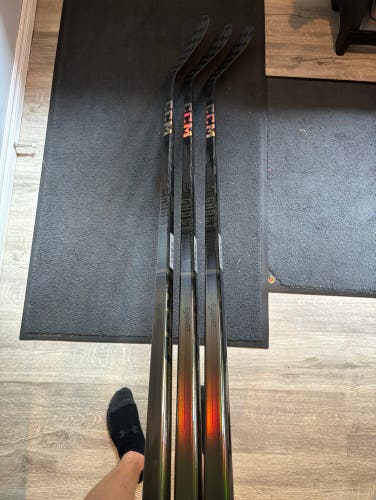 3 Pack New Senior CCM Right Handed P28 75 FT Ghost Hockey Stick