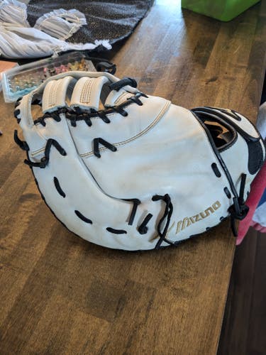 Used 2023 Mizuno Right Hand Throw First Base MVP Prime Softball Glove 13"