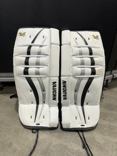 White Used 20" Youth Vaughn Velocity V6 Goalie Leg Pads