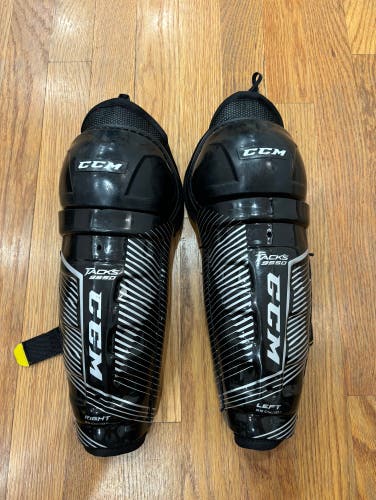 Used Youth CCM 10" Tacks 9550 Shin Pads