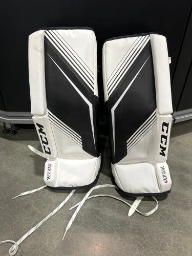 White Used 24" Youth CCM YTFlex 2 Goalie Leg Pads